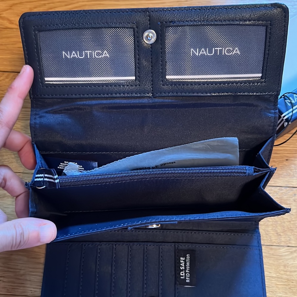MWT๐Nautica Signature Logo Money Manager Trifold Snap Womens Wallet Navy White - Picture 10 of 17